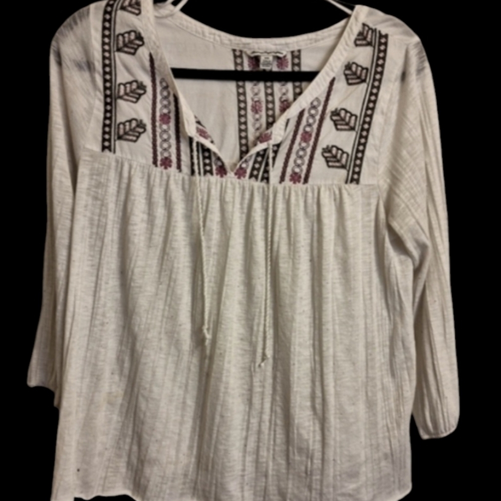 ❤️American Eagle Outfitters Women's SZ Medium Long-Sleeved Top Embroidered Shirt
